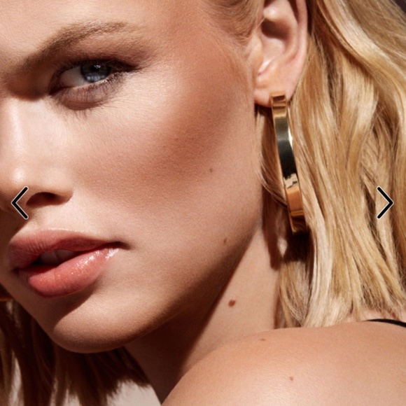 Fenty Beauty Sun Stalk'r Instant Warmth Bronzer - Shady Biz - Picture 2 of 4